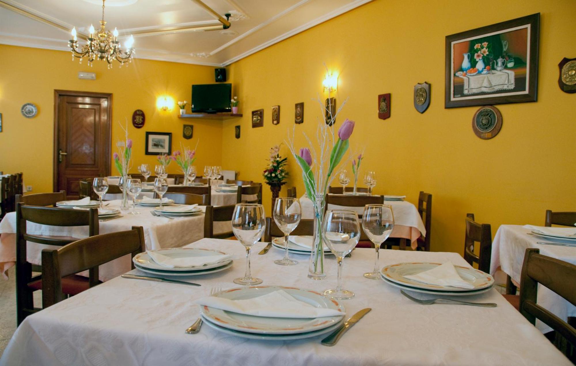 Hostal Restaurante La Cepa Cariño Buitenkant foto